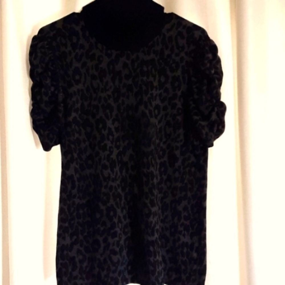 Style & Co XL black and grey animal print turtleneck rushed short sleeve